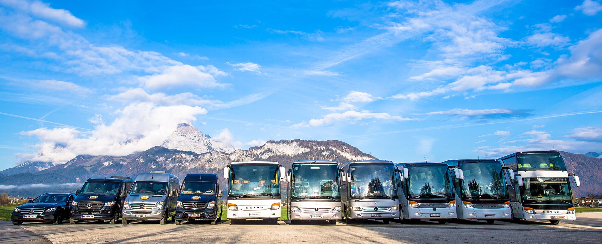 Fuhrpark von Taxi-Busreisen Schreder – Taxis, Minibusse und Reisebusse vor den Tiroler Alpen